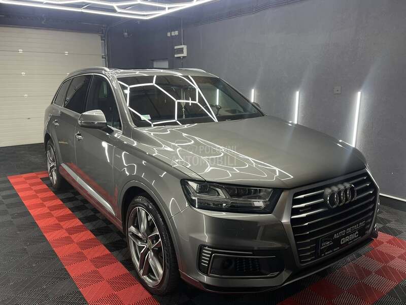 Audi Q7 e-tron