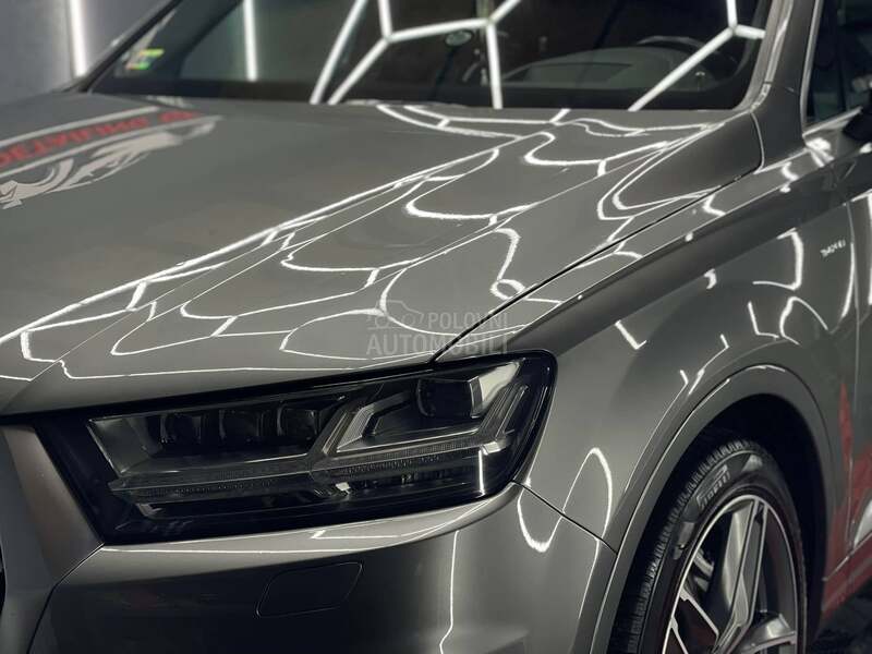 Audi Q7 e-tron