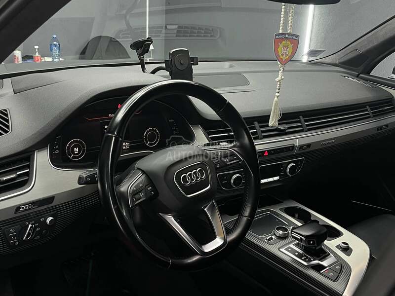 Audi Q7 e-tron