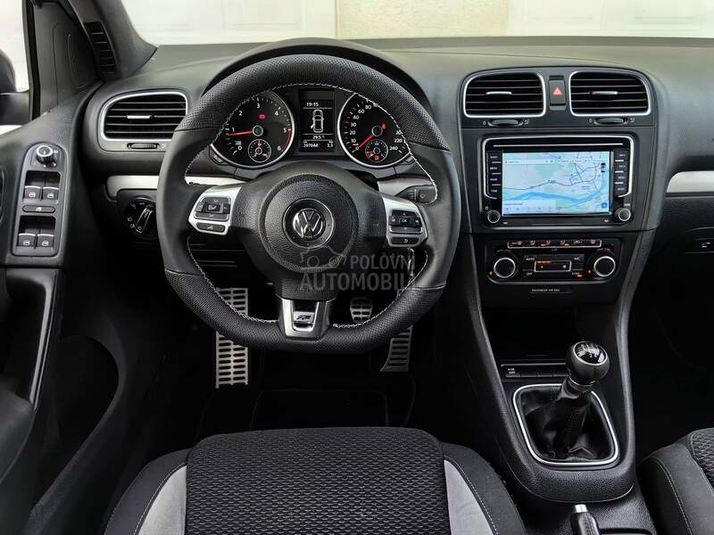 Volkswagen Golf 6 1.6TDI R-LINE NAVl