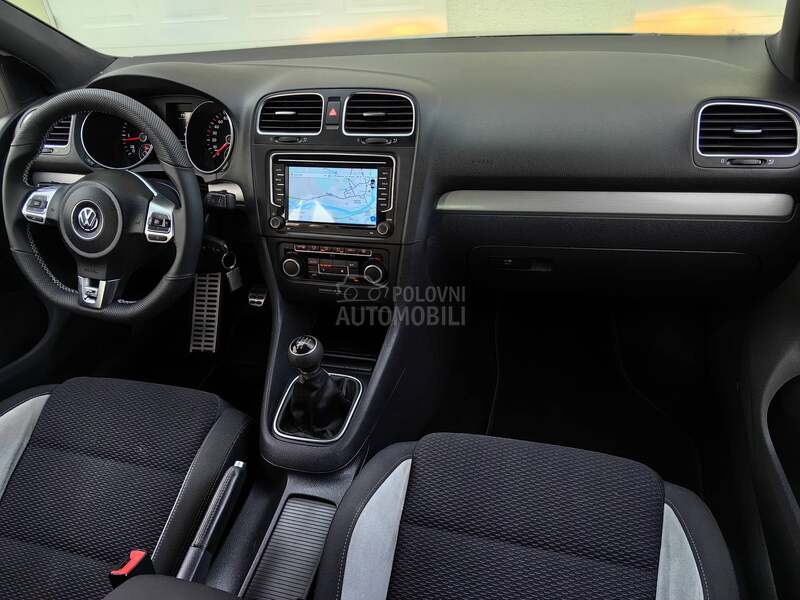 Volkswagen Golf 6 1.6TDI R-LINE NAVl