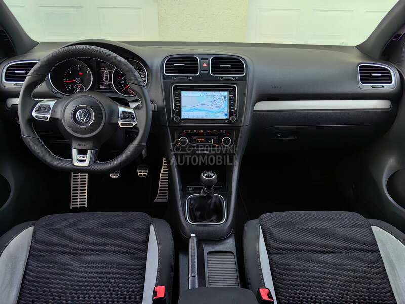 Volkswagen Golf 6 1.6TDI R-LINE NAVl