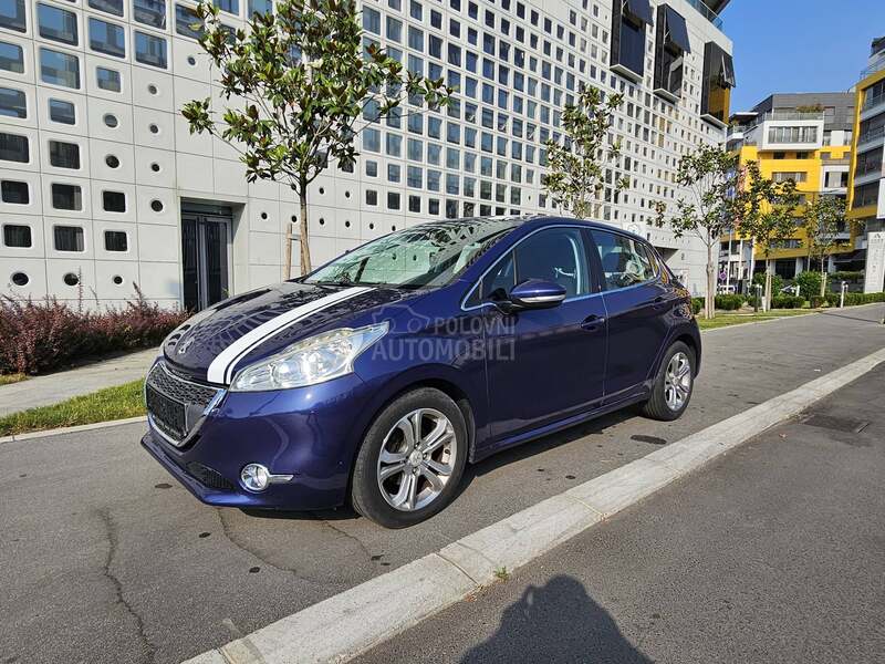 Peugeot 208 ALLURE