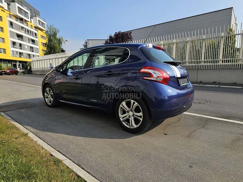 Peugeot 208 ALLURE