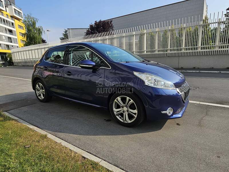 Peugeot 208 ALLURE