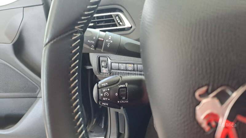 Peugeot 308 1.2 PURE NAV LED USB