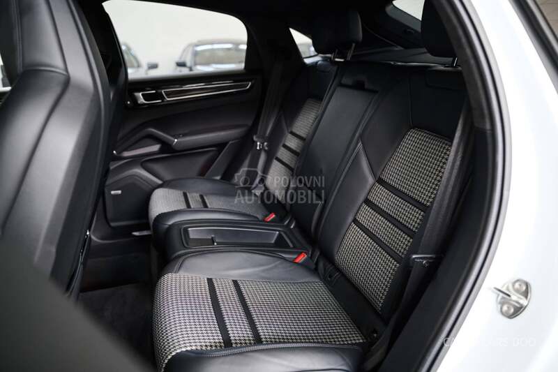Porsche Cayenne Rata od 800e