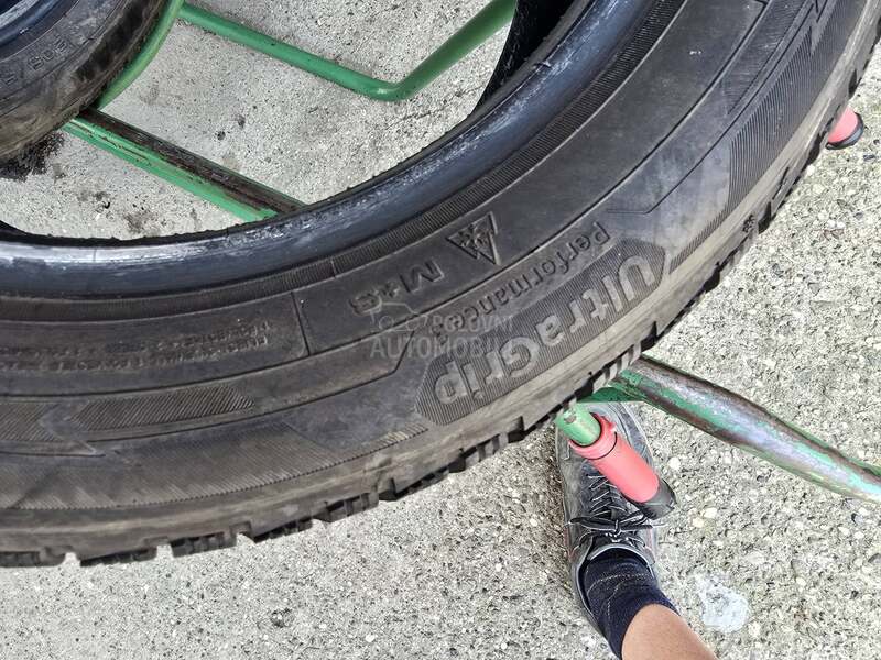 Goodyear 205/55 R16 Zimska