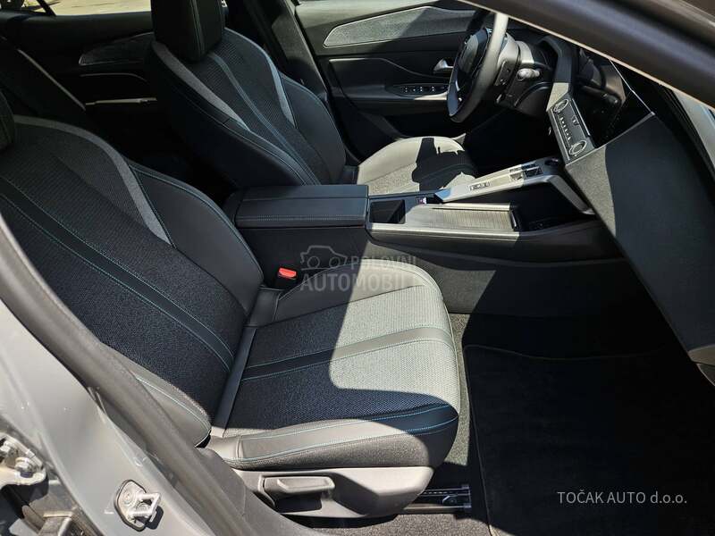 Peugeot 408 HY Allure 136