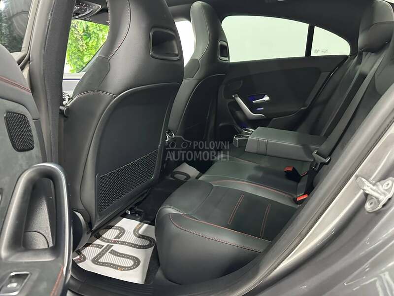 Mercedes Benz CLA 180 AMG LINE AUT PAN AMB