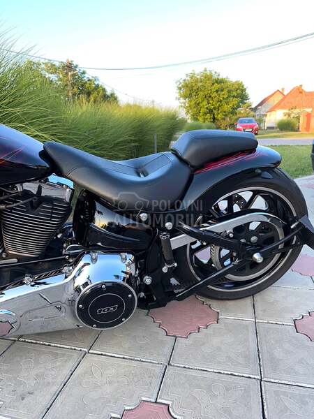 Harley Davidson FXSB breakout