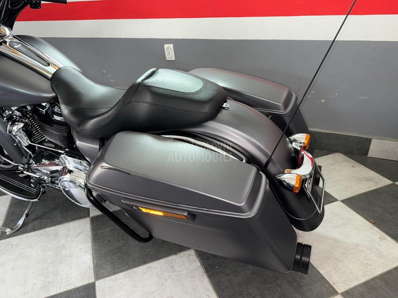 Harley Davidson FLHXS stree glide 107
