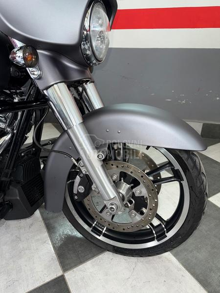 Harley Davidson FLHXS stree glide 107