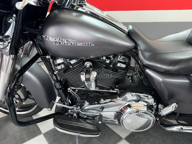 Harley Davidson FLHXS stree glide 107