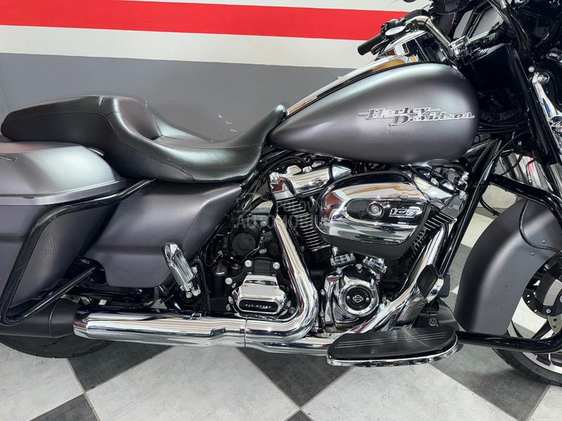 Harley Davidson FLHXS stree glide 107