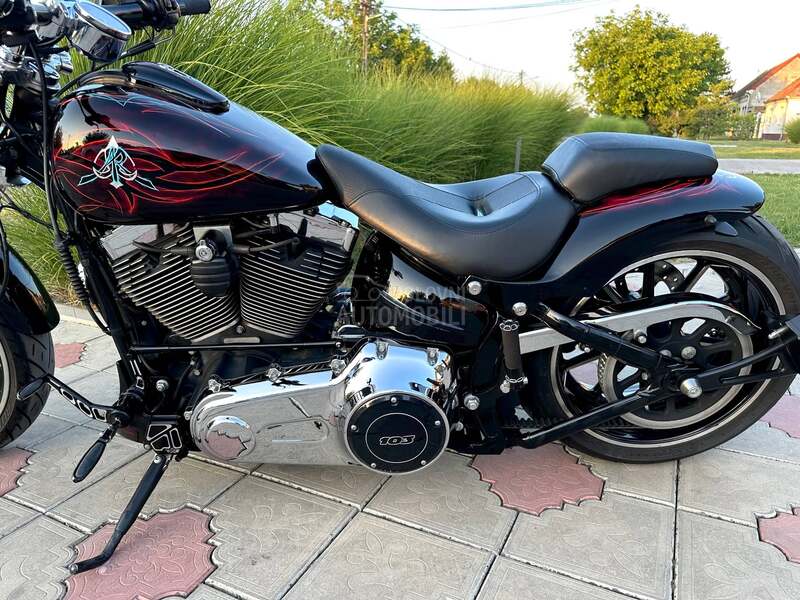 Harley Davidson FXSB breakout
