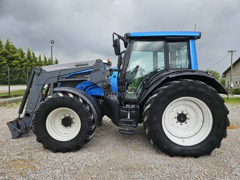 Valtra N101 SA UTOVARIVACEM