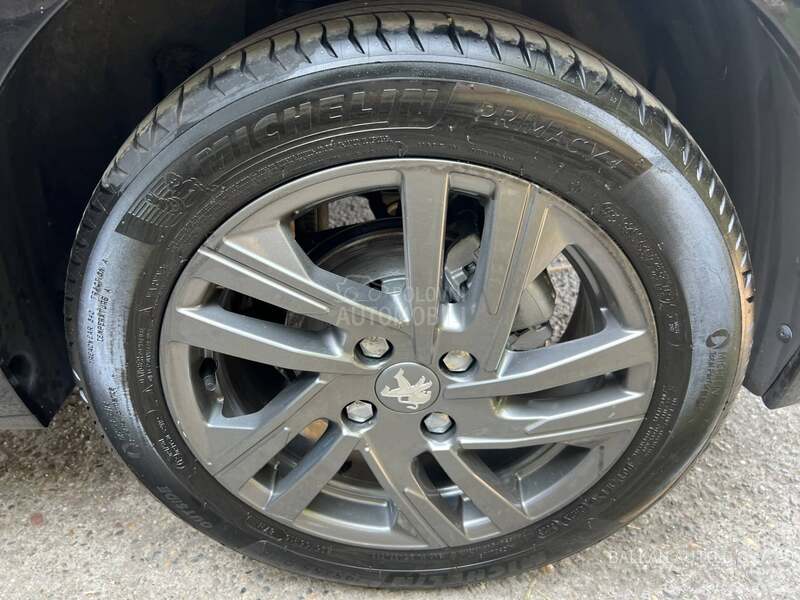 Peugeot 208 1.5 HDI/NAV/LED