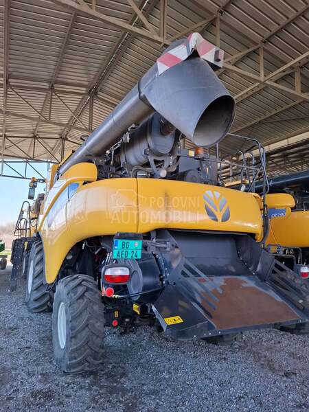 New Holland CR 7.90