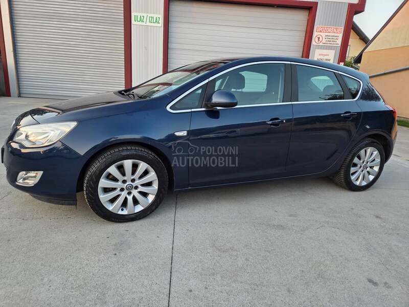 Opel Astra J 1.7CDTi COSMO