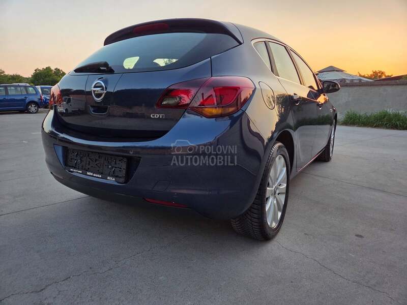 Opel Astra J 1.7CDTi COSMO