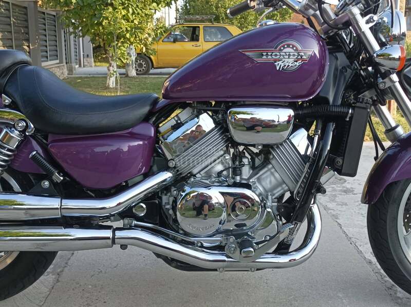 Honda VF 750 C Magna uvoz CH