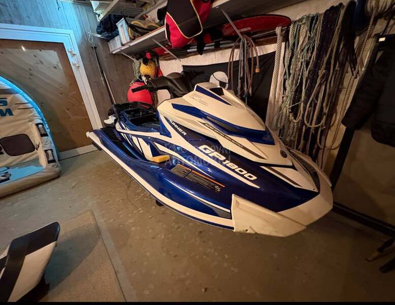 Yamaha GP1800