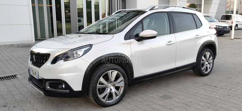Peugeot 2008 Allure pano