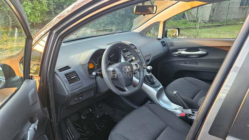Toyota Auris 1.33 VVTI restyling