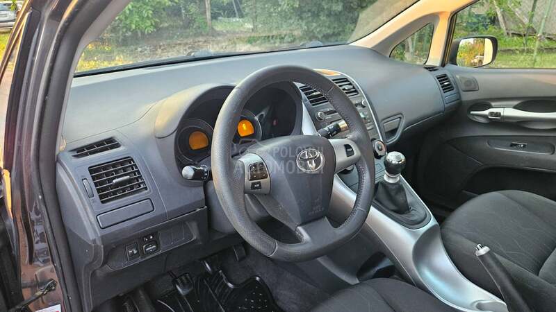 Toyota Auris 1.33 VVTI restyling