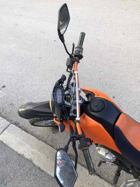 Yamaha XT125X