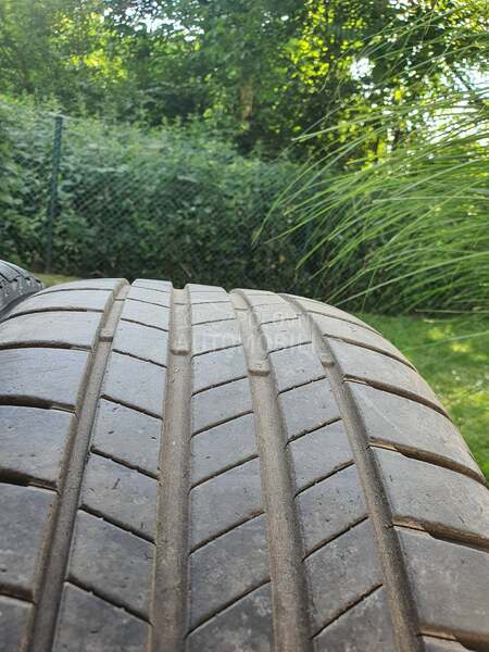 Bridgestone 235/45 R18 Letnja