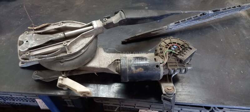 Motor prednjeg brisaca