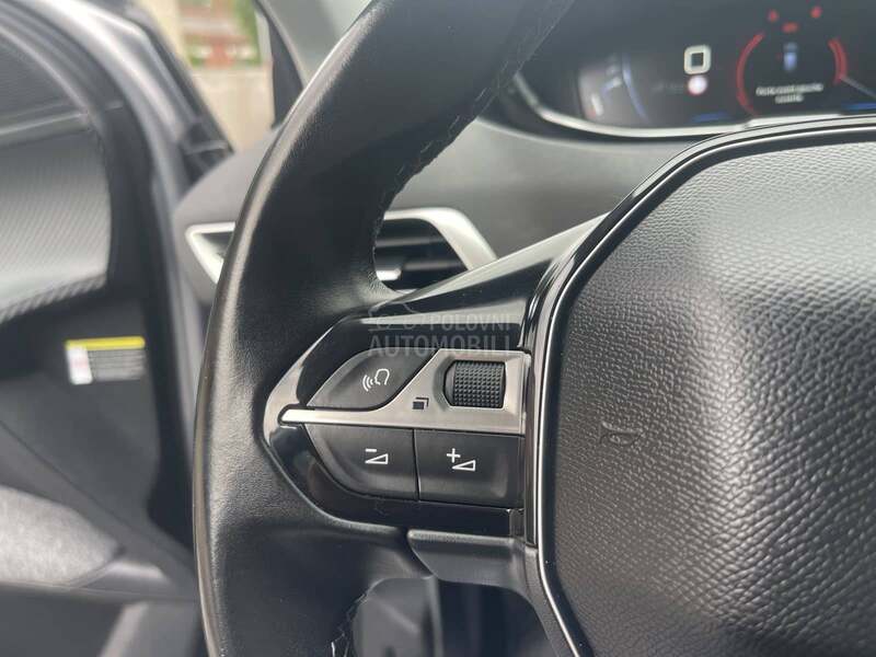 Peugeot 3008 1.2 B
