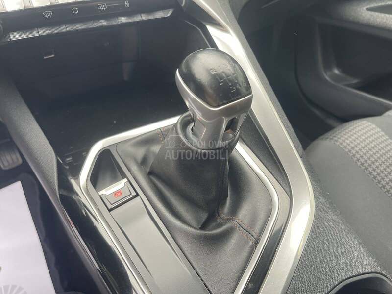 Peugeot 3008 1.2 B