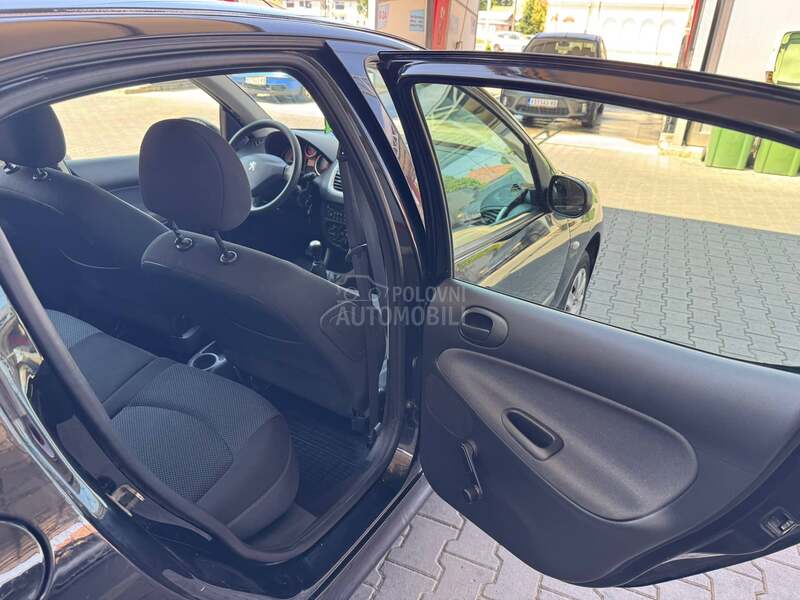 Peugeot 206 plus REZERVISAN