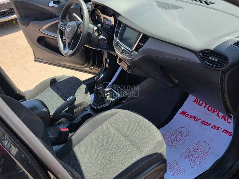 Opel Crossland X  1.2b LED/TEMPOM