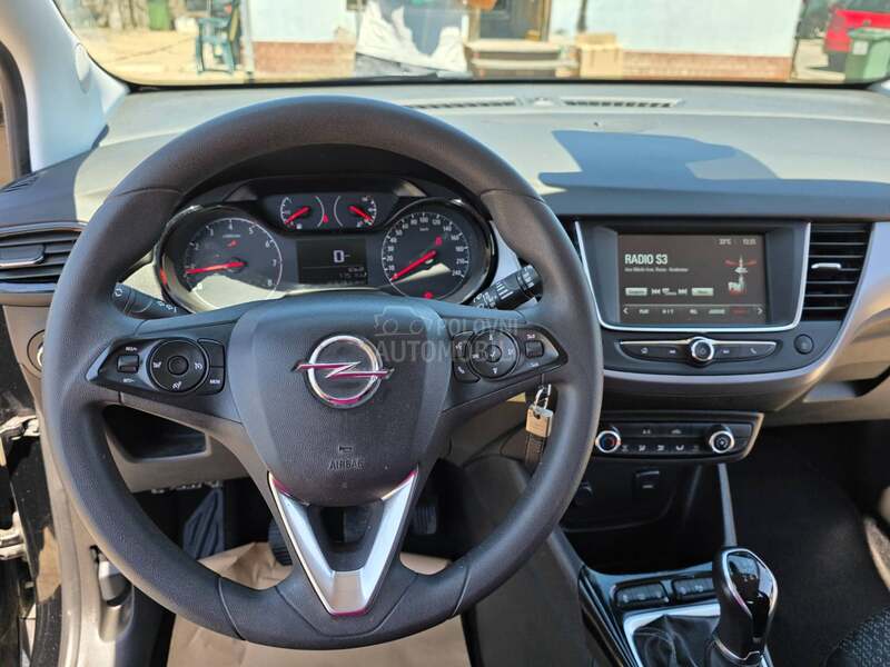 Opel Crossland X  1.2b LED/TEMPOM