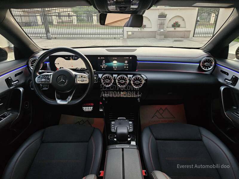 Mercedes Benz CLA 180 AMG/PANO/MEMOR