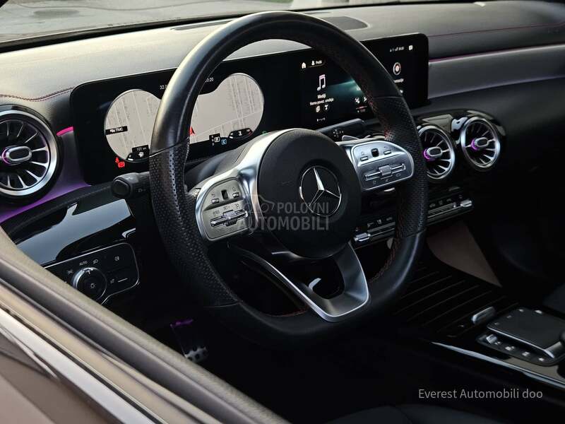 Mercedes Benz CLA 180 AMG/PANO/MEMOR