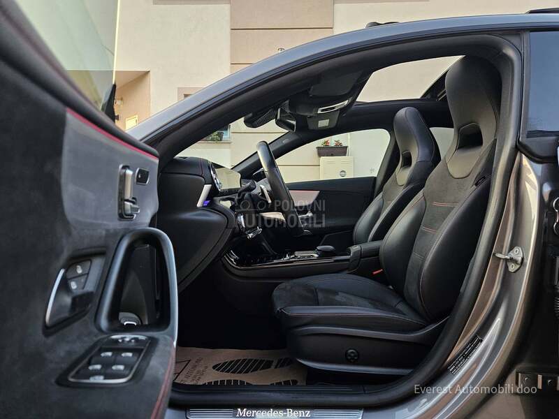 Mercedes Benz CLA 180 AMG/PANO/MEMOR