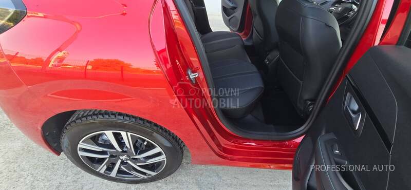 Peugeot 208 1.2b/Allure/Virt/Acc