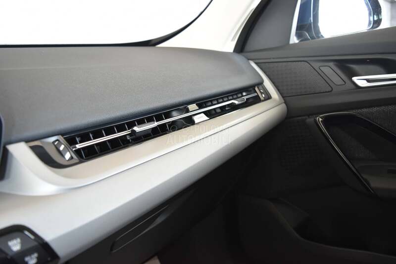 BMW X1 S Drive 18i AT