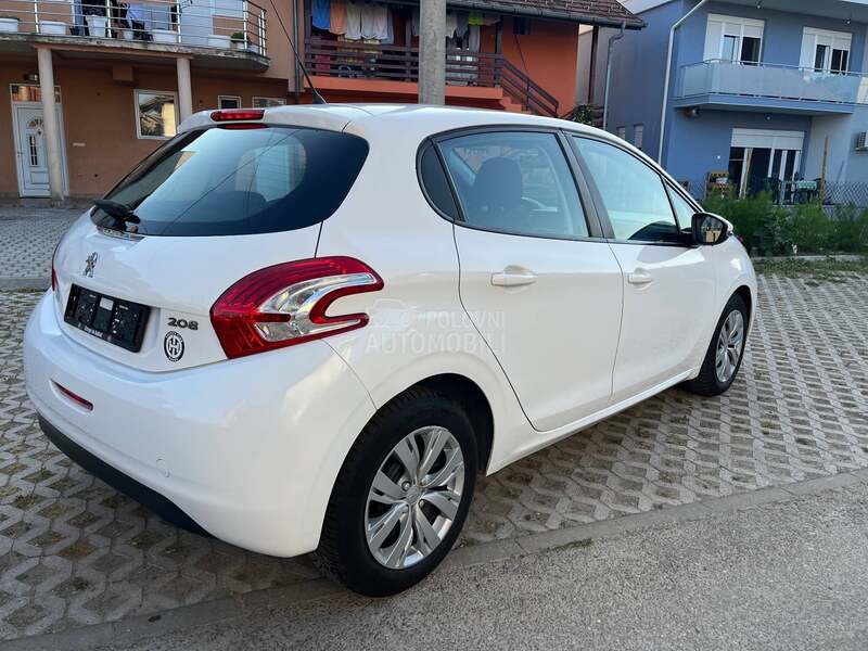 Peugeot 208 1.2 OČUVAN 2014