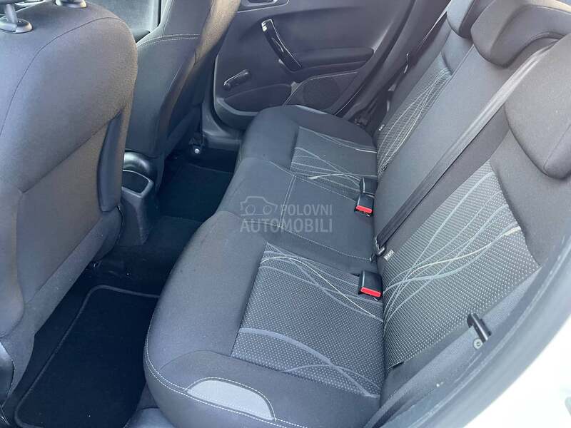 Peugeot 208 1.2 OČUVAN 2014