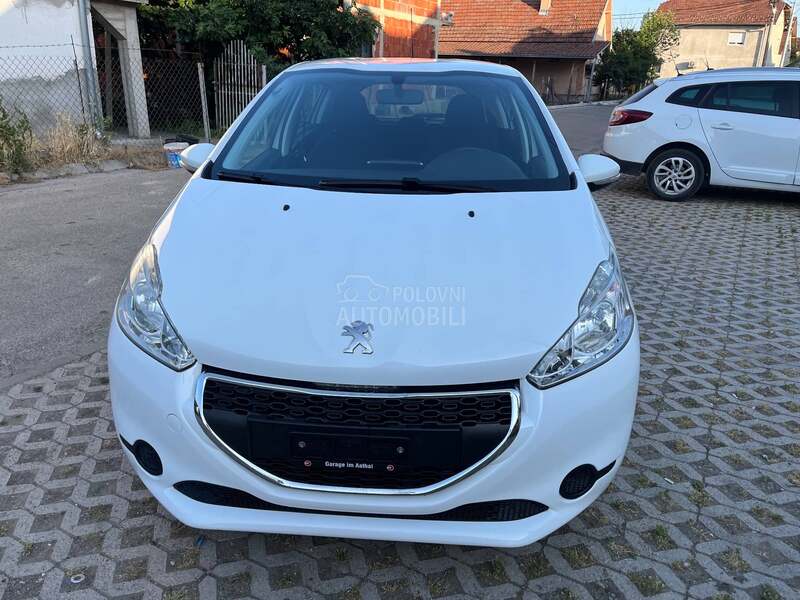 Peugeot 208 1.2 OČUVAN 2014