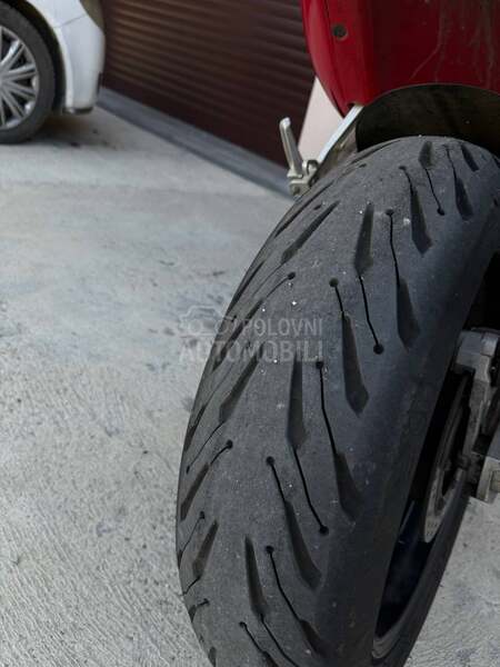Yamaha R6