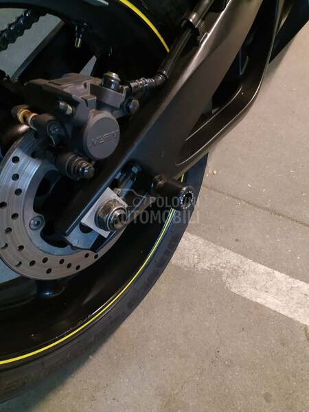 Yamaha R1