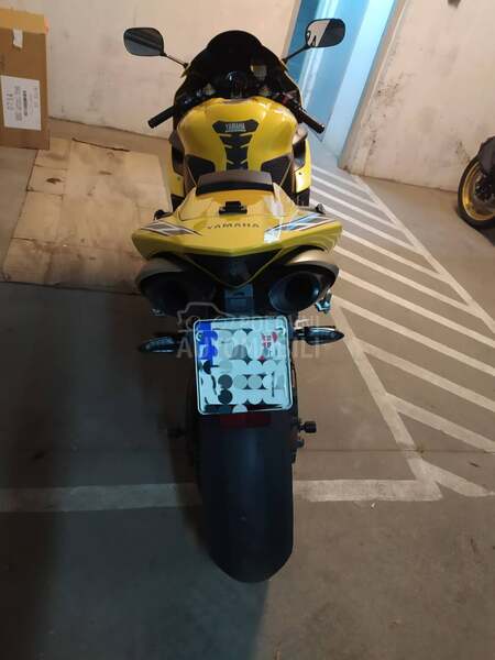 Yamaha R1