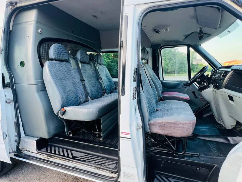 Ford Transit 6 sedista